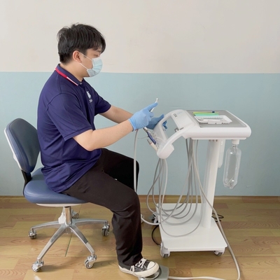 Unidad móvil dental ligera con 4 ruedas universales de diseño simple
