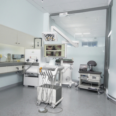Máquina de tratamiento dental profesional de fábrica dental con luz de operación Unidad dental portátil con compresor de 550W