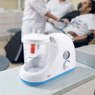 Un buen precio. Mini Szie Medical Sputum Aspirator Unidad de succión de flema portátil Máquina de succión de diseño de mesa eléctrica en línea